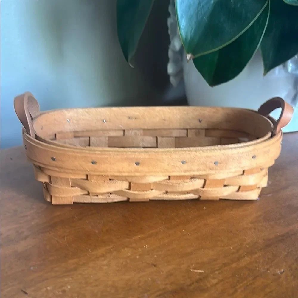 Longaberger 1993 Handcrafted Tan Woven Basket with Leather Handles!
